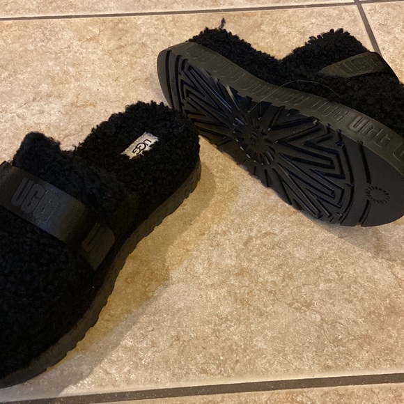 UGG Fluffita Buckle Fur Platform Slide - Picture 4 of 4